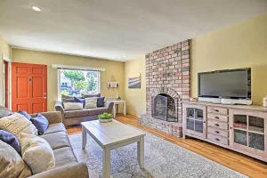 Image of Oceanside Home with Yard - Walk to Beach and Pier