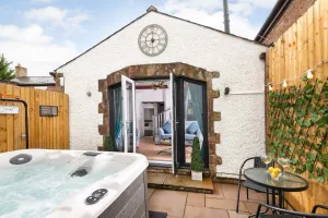 Image of Beautiful 2-Bed Cottage in Brampton
