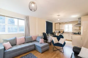 Image of Derby Parliament Spacious 2Bedroom Apartment with Parking