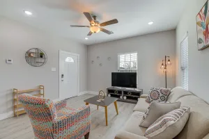 Image of Quiet Houston Home - 9 Mi to Downtown Aquarium!