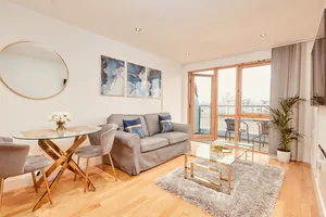 Image of Deluxe City Apt, River Canal View& Free Parking!