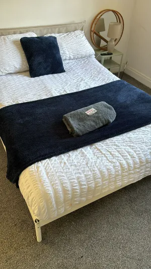 Image of Great 5-Bedroom House in Thornton Road sleeps 14+