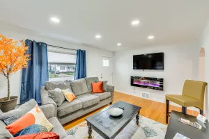 Image of 'the Maple Tree' Home: 14 Mi to Downtown Cleveland
