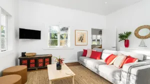 Image of Alkira - Boutique cottage - Walk to Clarkes Beach