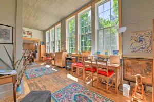 Image of Bright Converted Schoolhouse in Chesterfield!