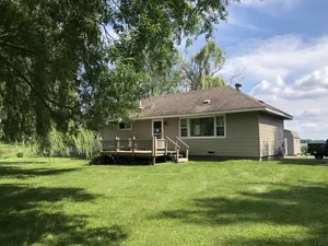 Image of 3-Bedroom Lakefront House