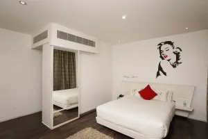 Image of Le Mirage