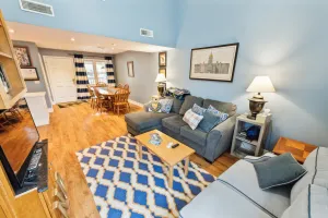 Image of Stylish Notre Dame Condo Sleeps 6 2 Bedroom Condo