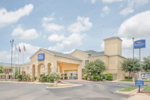 Image of Baymont by Wyndham Pearsall