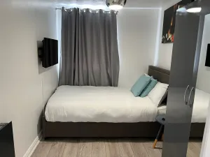 Image of Impeccable 2-bed Apartment in Erith