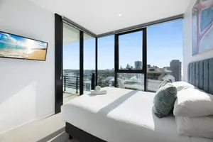 Image of Elegant 2-bed Broadbeach Hotel With Ocean View