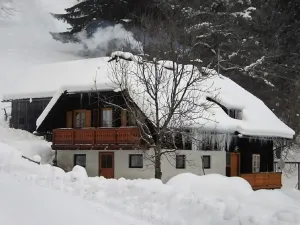Image of Spacious Chalet with Sauna near Ski Area in Wolfsberg