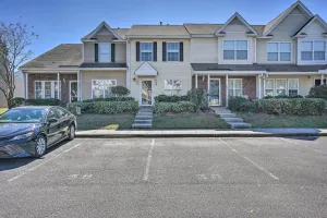 Image of Charleston Townhome ~ 13 Mi to Sand & Surf!