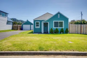 Image of Walk to Gold Beach: Charming Cottage w/ Yard!