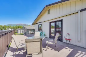 Image of 5 Mi to State Park: Mtn-view Apt in Anchorage