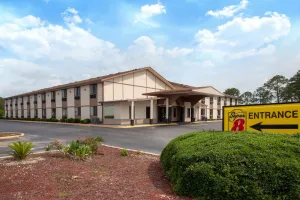 Image of Super 8 by Wyndham Waycross GA