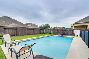 Image of Modern Houston Home w/ Patio: 12 Mi to Downtown!