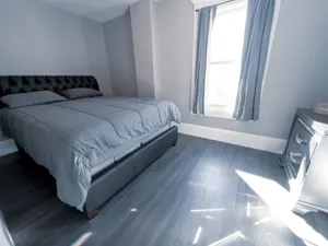 Image of Spacious 6BR Perfect for Families or Groups in Niagara Falls Ny