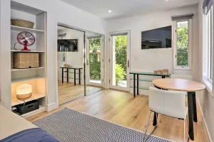 Image of Menlo Park Studio about 2 Mi to Stanford University