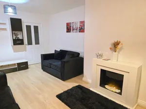 Image of Spacious 3 Bed 2 Baths Free Wifi Central Location