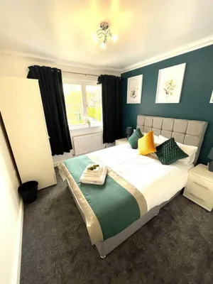 Image of Remarkable 5-bed House in Horley