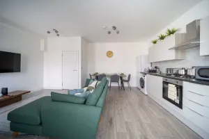 Image of Stylish 3 Bed Seaside Apartment Central Southend Location & Steps from the Beach