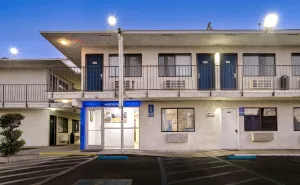 Image of Motel 6-Bakersfield, CA - South