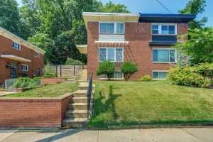 Image of Pet-friendly Arlington Townhome w/ Furnished Patio