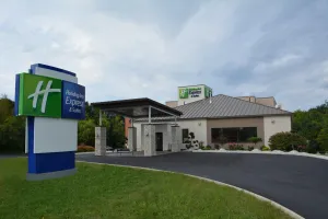 Image of Holiday Inn Express & Suites Waterville - North by IHG