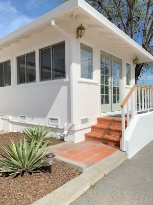 Image of Carlin's Cottage Court