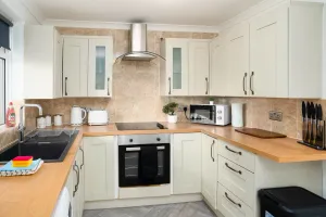 Image of Spacious - 3 Bed - Free Parking