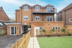 Image of 2 Bedroom Penthouse with parking High Wycombe By 360Stays