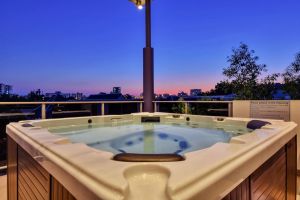 Image of Luxury Darwin City Lights Jacuzzi Central Location Large House New Furnishings