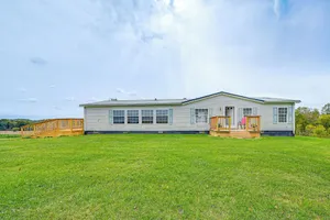 Image of 3 Mi to Green River Lake: Quiet Farmhouse w/ Yard