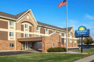 Image of Days Inn & Suites by Wyndham Green Bay WI.