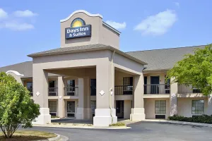 Image of Days Inn & Suites by Wyndham Fort Valley