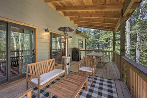 Image of Beautiful Cabin with Hot Tub near Everything
