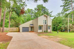 Image of Daphne Home w/ Deck: Close to Beaches & Parks!