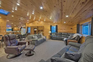 Image of Spacious Kansas Retreat On-Site Disc Golf!