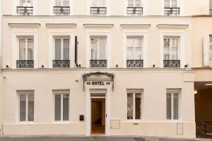 Image of HOTEL AU COEUR DE REPUBLIQUE