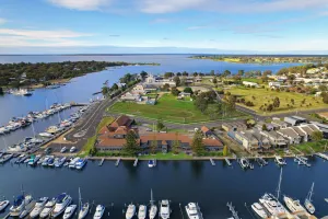 Image of Mariners Cove Waterfront Motel and Apartments