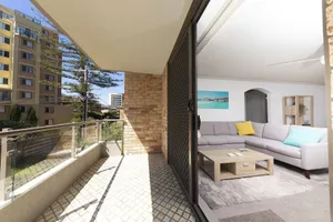 Image of Breakers 15