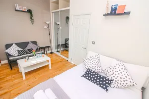 Image of Studio Flat near Liverpool st & Shoreditch London.