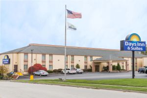 Image of Days Inn & Suites by Wyndham Bloomington/Normal IL