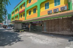 Image of RedDoorz near Nagoya Citywalk Batam 2