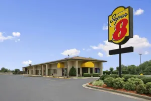 Image of Super 8 by Wyndham-Tupelo Airport