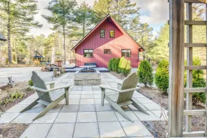 Image of Charming Tamworth Cabin w/ Grill & Fireplace
