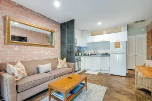 Image of ~ 4 Mi to Downtown: Historic Austin Apartment