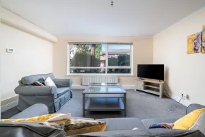 Image of Redhill Surrey 2 Bedroom Pet Friendly Apartment by Sublime Stays