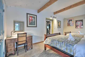 Image of Rustic Chic Home 1 Mi to Dtwn Hot Springs!